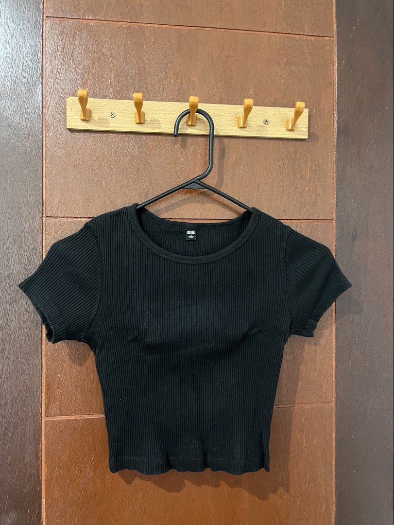 UNIQLO Ribbed Shirt (Black) (Category: Shirts) located in Quezon City. Submitted by juliannecoleen (Listing ID 1470800029, Image 1). Description: Worn once.