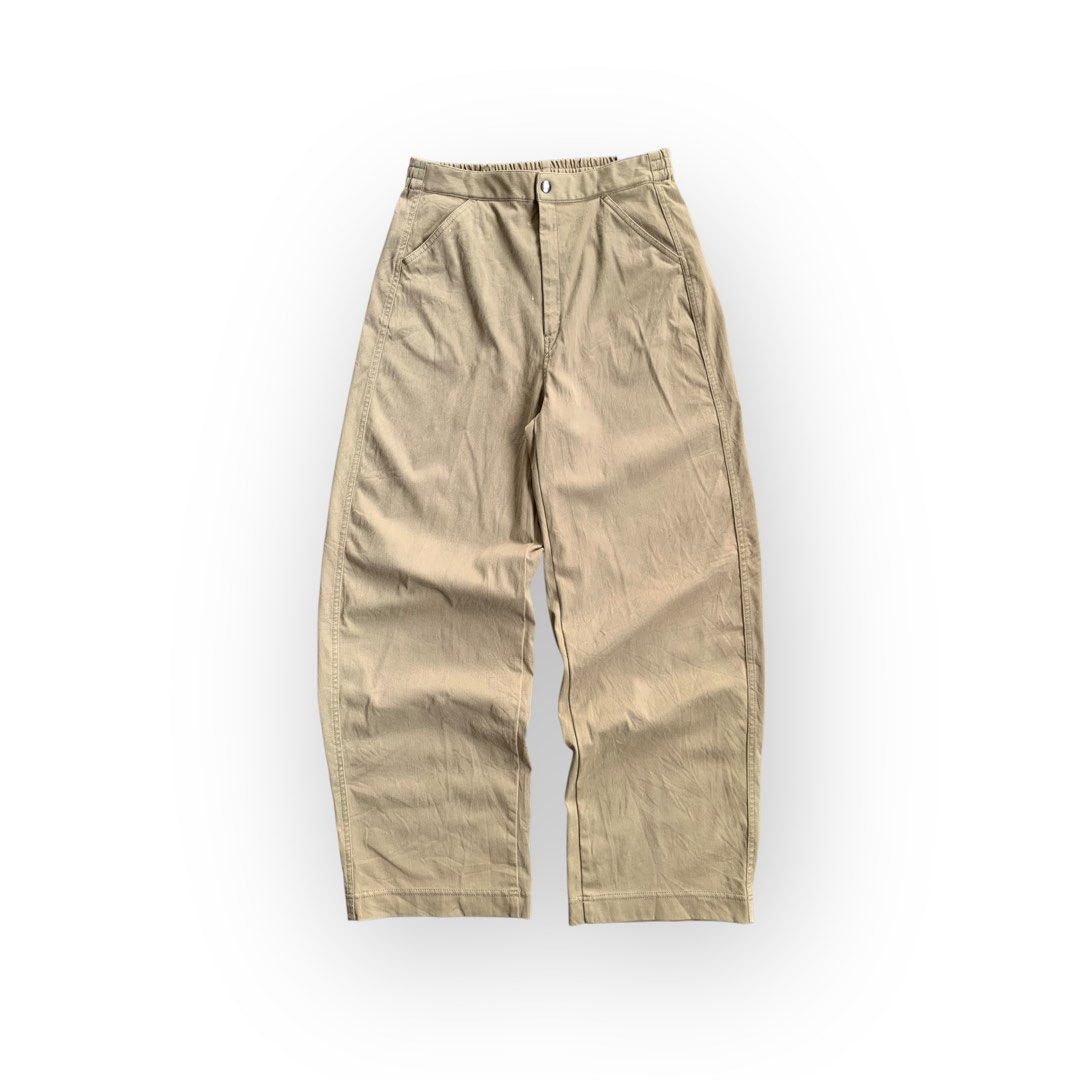 Uniqlo C Barrel Leg Pants (Category: Jeans) located in Malinao. Submitted by nhlcrza (Listing ID 1470906531, Image 1). Description: size - M 28-32 W” x 40 L” 10 Hem” excellent to as new condition .