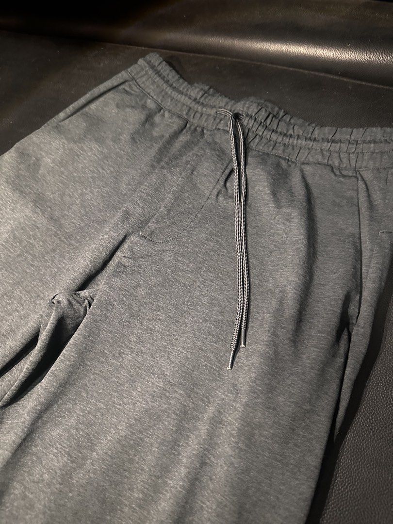 Uniqlo Dark Grey Drawstring Sweatpants Size M (Category: Joggers) located in Las Pinas. Submitted by boldbear_89ab40 (Listing ID 1470827054, Image 2). Description: - Brand: Uniqlo - Color: Dark Grey - Size: Men's Medium - Material: Soft jersey (Made in Vietnam) - Features: Elastic waistband with adjustable drawstring, two side pockets - Fit: Relaxed tapered fit - Condition: Clean, great pre-loved condition with no major flaws or stains - Ideal fo