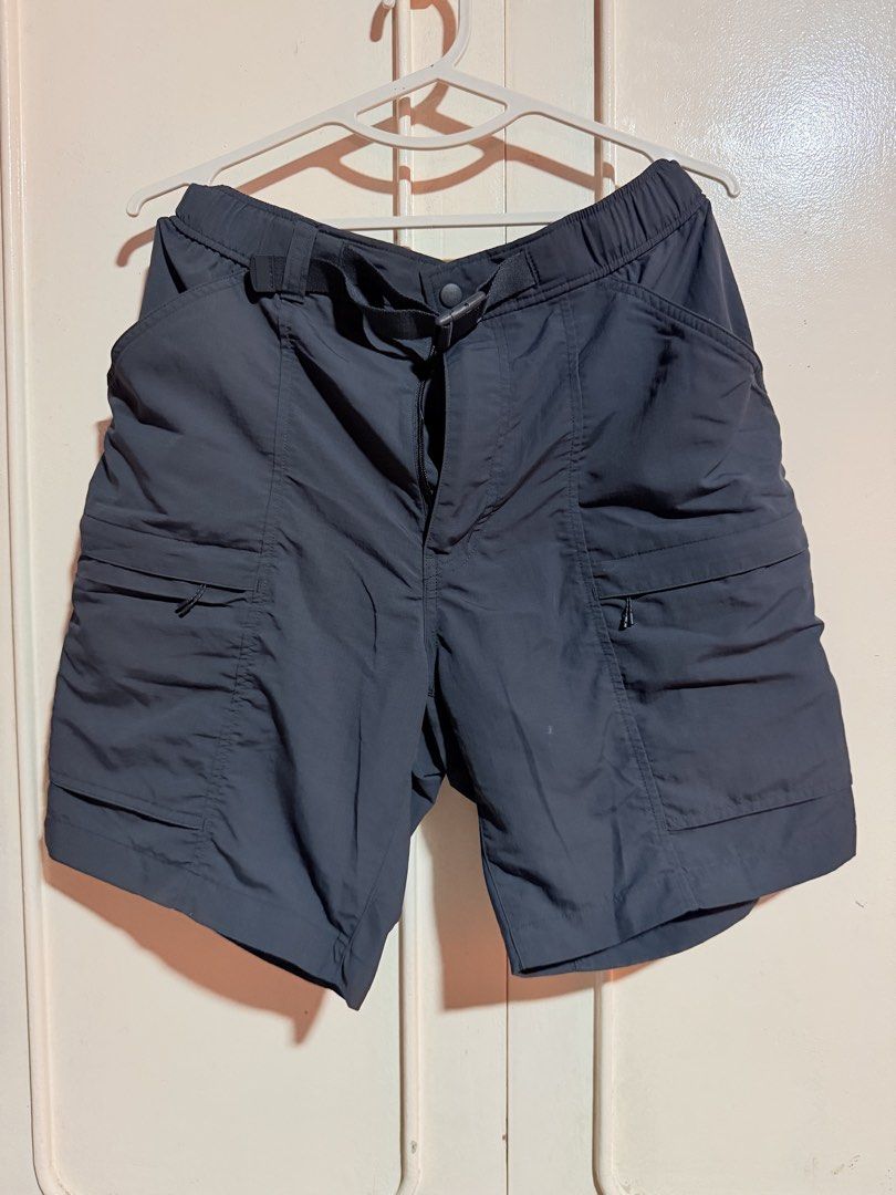 Uniqlo Geared Shorts in Navy (Category: Shorts) located in Quezon City. Submitted by celinecabrera (Listing ID 1470766056, Image 1). Description: - Brand: Uniqlo - Color: Navy - Size: S (30in/68-76cm) - Multiple side and back pockets with button closures, built-in adjustable waist belt.