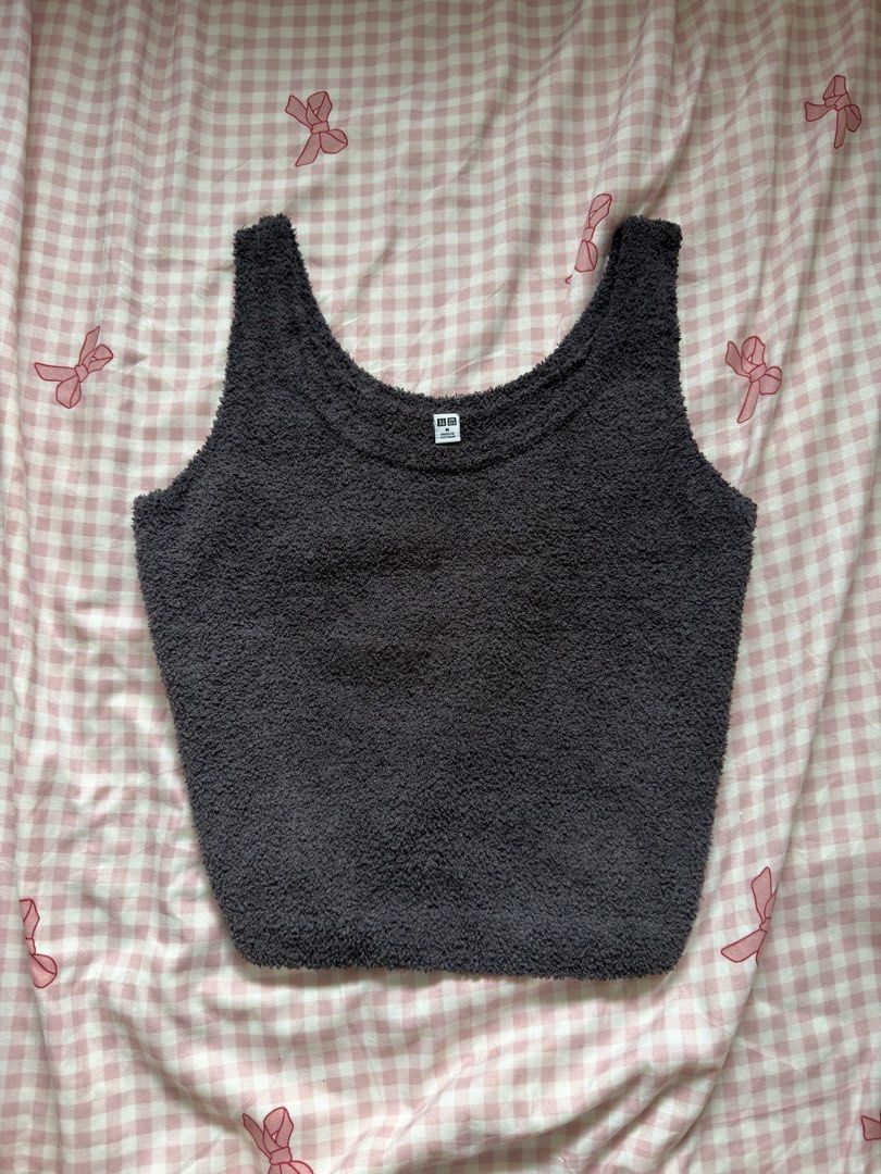 Uniqlo Gray Wool Top (Category: Sleeveless) located in Manila. Submitted by squishylawlph (Listing ID 1470831330, Image 1). Description: medium stretchable not used in good condition.