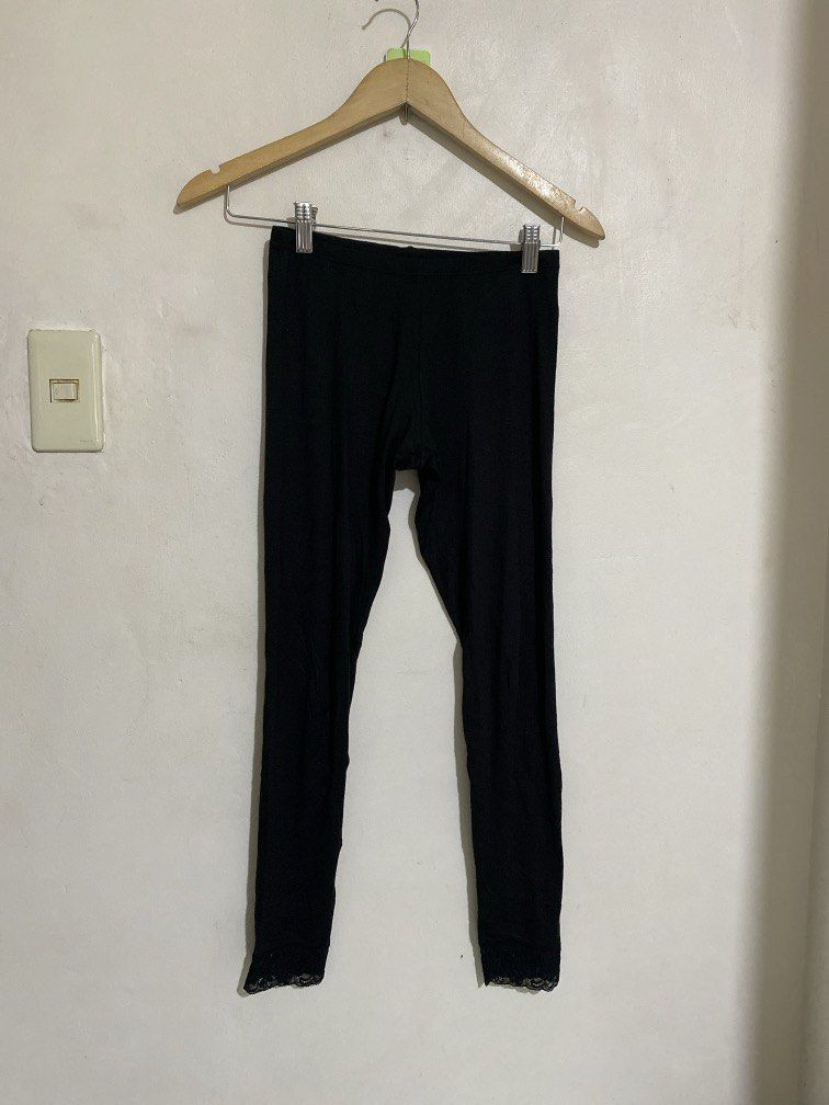 Uniqlo heattech leggings M (Category: Other Bottoms) located in Subic. Submitted by tintindera (Listing ID 1470766014, Image 1). Description: Cropped length like 3/4 Lace hem.