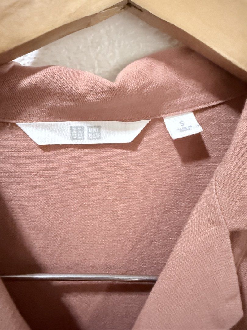 UNIQLO Linen blend Button down top (Category: Blouses) located in Quezon City. Submitted by uniqcollections (Listing ID 1470861427, Image 3). Description: Like new Rust color Small on tag but best fits large bodyframe Last price posted Mop- gcash Delivery- grab/lalamove/j&t .