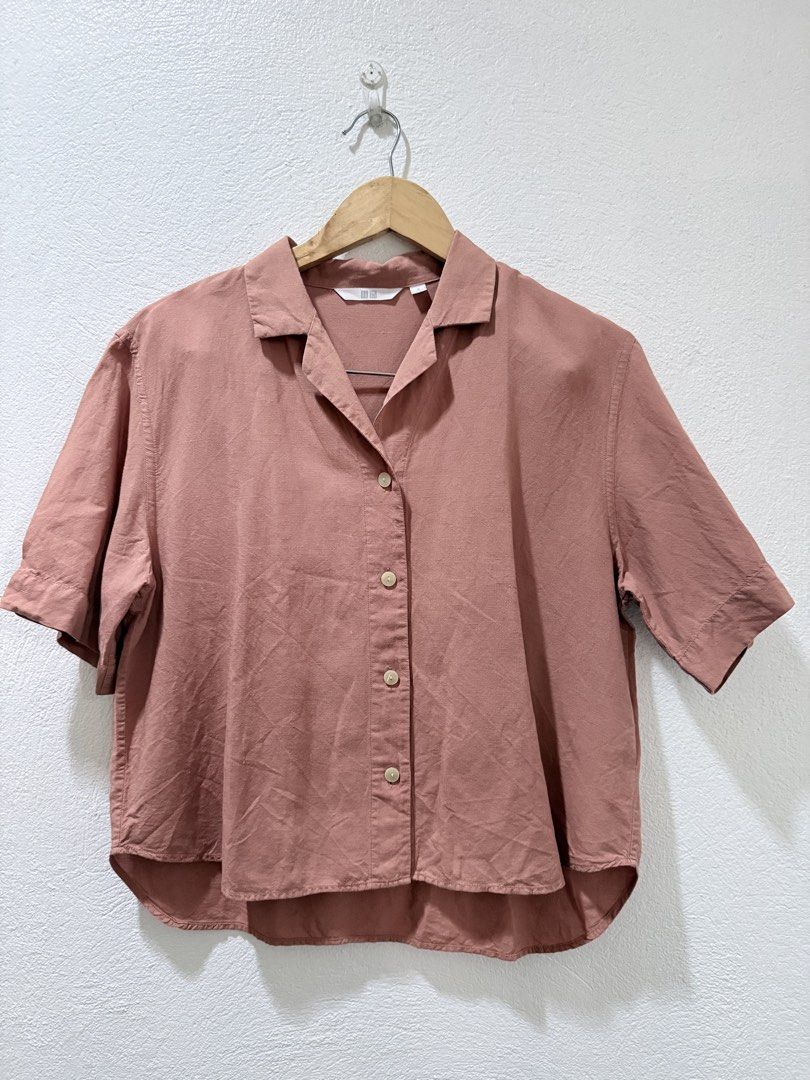 UNIQLO Linen blend Button down top (Category: Blouses) located in Quezon City. Submitted by uniqcollections (Listing ID 1470861427, Image 2). Description: Like new Rust color Small on tag but best fits large bodyframe Last price posted Mop- gcash Delivery- grab/lalamove/j&t .