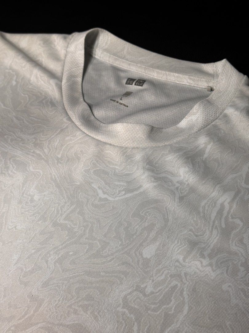 Uniqlo Marble Pattern Print T-Shirt Size L (Category: Tshirts & Polo Shirts ) located in Las Pinas. Submitted by boldbear_89ab40 (Listing ID 1470827048, Image 1). Description: - Brand: Uniqlo - Size: Large - Color/Design: Light grey with all-over abstract marble pattern - Style: Crew neck, short sleeves - Material: Breathable, mesh-like texture (Made in Vietnam) - Condition: Clean collar and tag.
