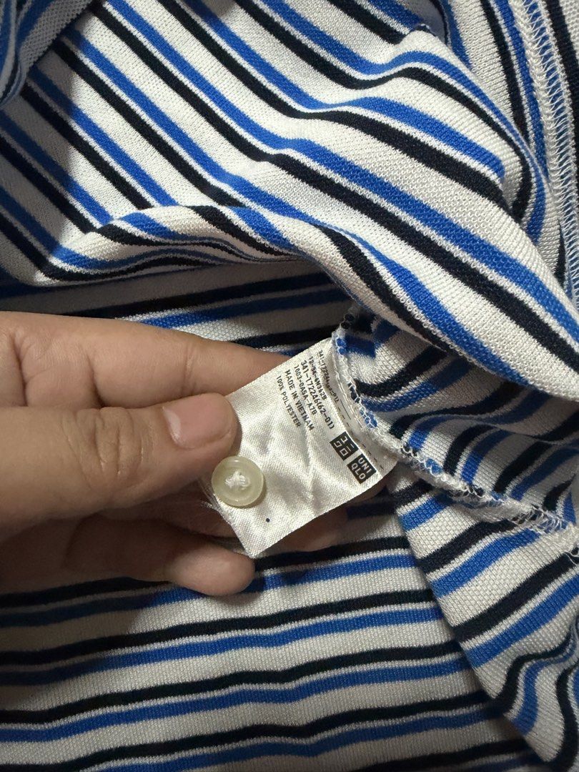 Uniqlo Polo Shirt (Category: Shirts) located in Manila. Submitted by pinkyswearshop2.0 (Listing ID 1470820392, Image 3). Description: .