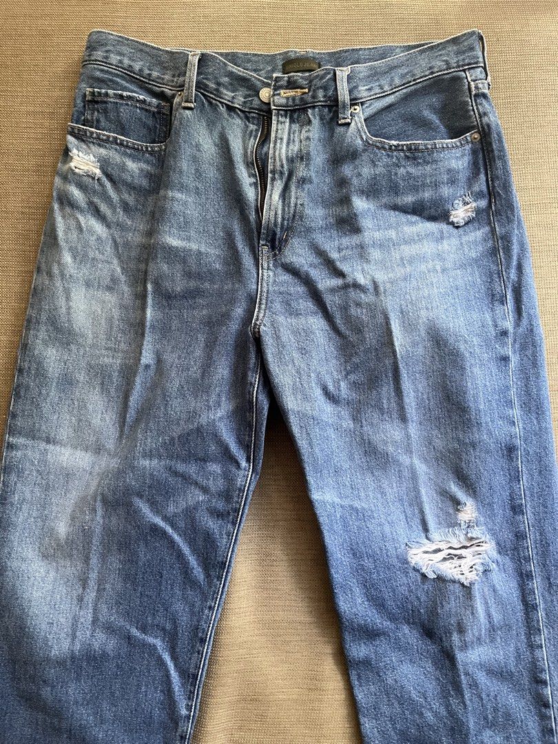 Uniqlo Ripped Blue Jeans Size 30 (Category: Jeans) located in Paranaque City. Submitted by lulusclosetfinds (Listing ID 1470790943, Image 1). Description: - Brand: Uniqlo - Style: Distressed jeans with ripped front details - Wash: Blue wash - Size: 30 (76cm waist) - Material: Cotton blend (polyester pocket lining) - Closure: Standard button and zipper fly - Condition: Great for casual everyday wear.