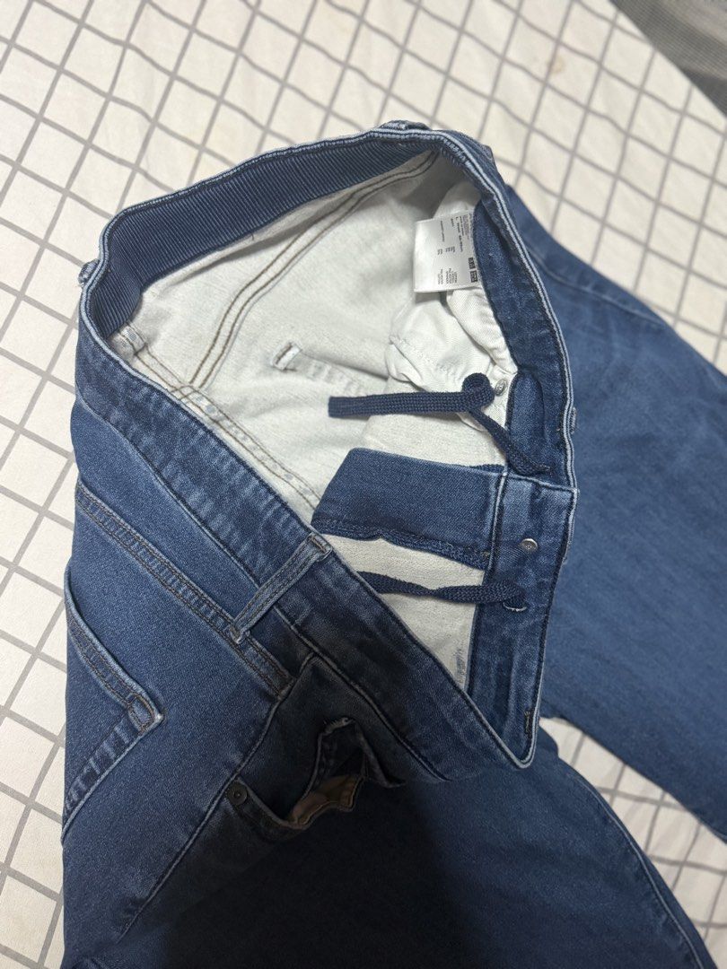 Uniqlo Slim Fit Ezy Jeans (Category: Jeans) located in Manila. Submitted by pinkyswearshop2.0 (Listing ID 1470819708, Image 3). Description: .