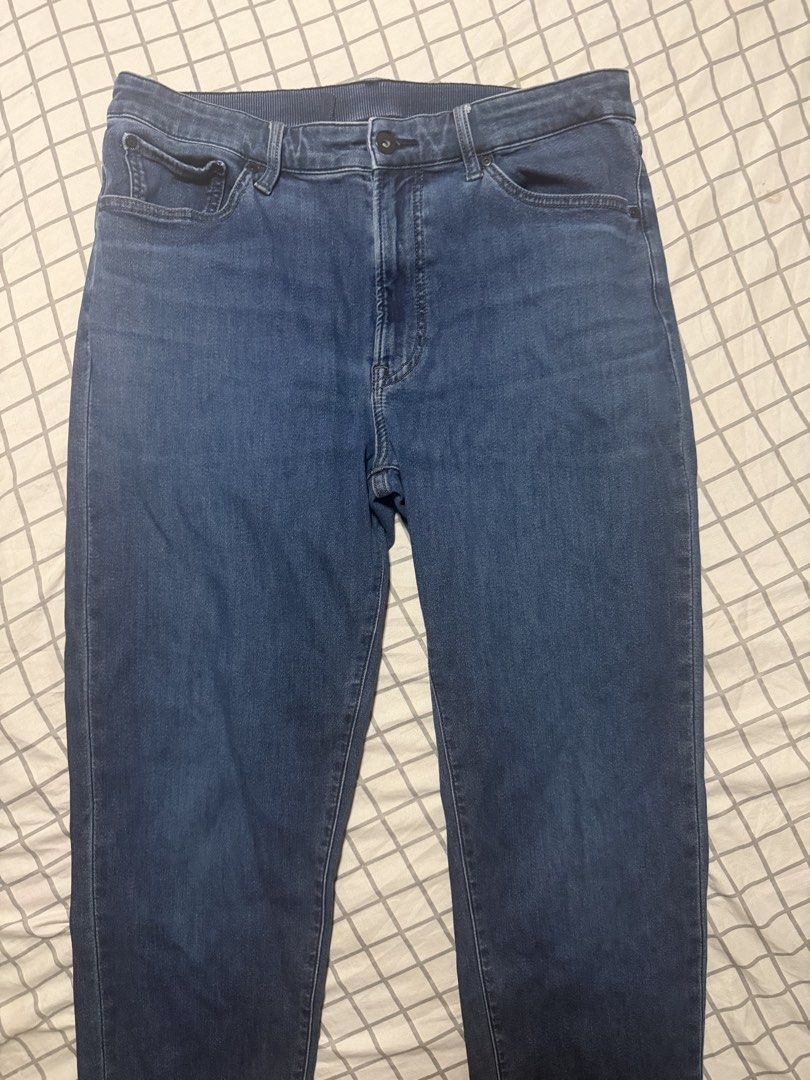 Uniqlo Slim Fit Ezy Jeans (Category: Jeans) located in Quezon City. Submitted by pinkyswearshop (Listing ID 1470821079, Image 2). Description: .