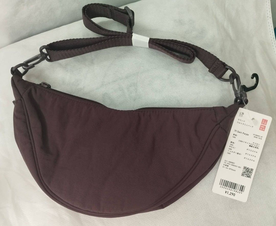 Uniqlo Sling Bag (Category: Cross-body Bags) located in General Mariano Alvarez. Submitted by iamnotjen (Listing ID 1470929280, Image 1). Description: Brand New and Authentic from Japan plus sf.
