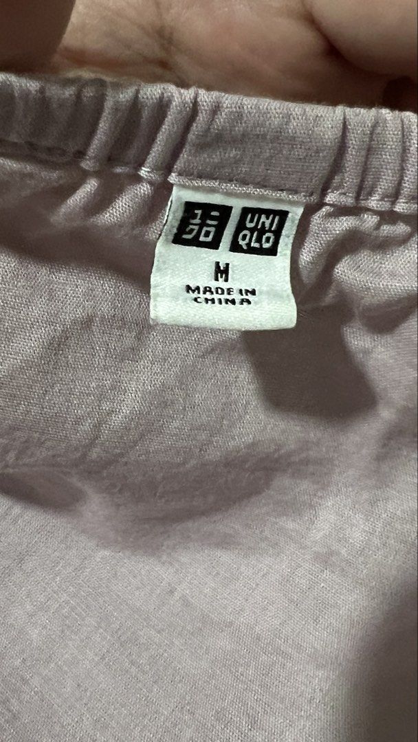 Uniqlo Square neck crop top (Category: Blouses) located in Cebu City. Submitted by fromreggg (Listing ID 1470851571, Image 3). Description: Uniqlo Square neck crop top M on tag P200.