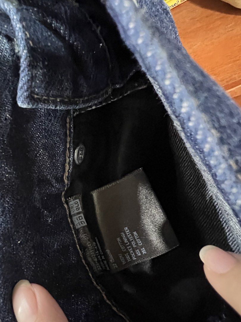 Uniqlo straight cut jeans (Category: Jeans) located in Davao. Submitted by bonksz (Listing ID 1470876647, Image 3). Description: Size 22 sa tag fits 24 waist. Good condition.