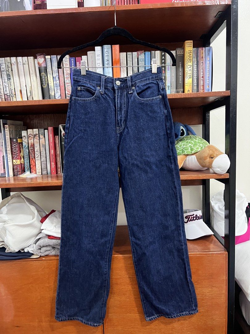 Uniqlo straight cut jeans (Category: Jeans) located in Davao. Submitted by bonksz (Listing ID 1470876647, Image 1). Description: Size 22 sa tag fits 24 waist. Good condition.