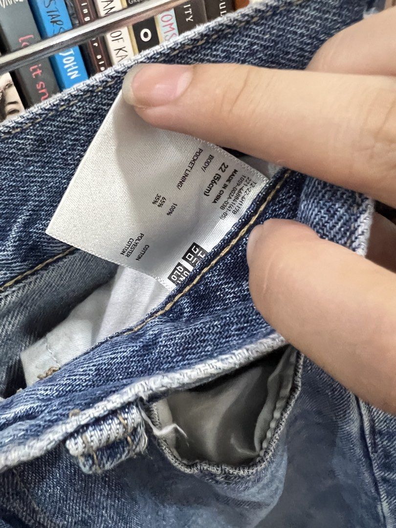 Uniqlo straight cut jeans (Category: Jeans) located in Davao. Submitted by bonksz (Listing ID 1470876803, Image 3). Description: Size 22 on tag fits 24 waist good condition pa.