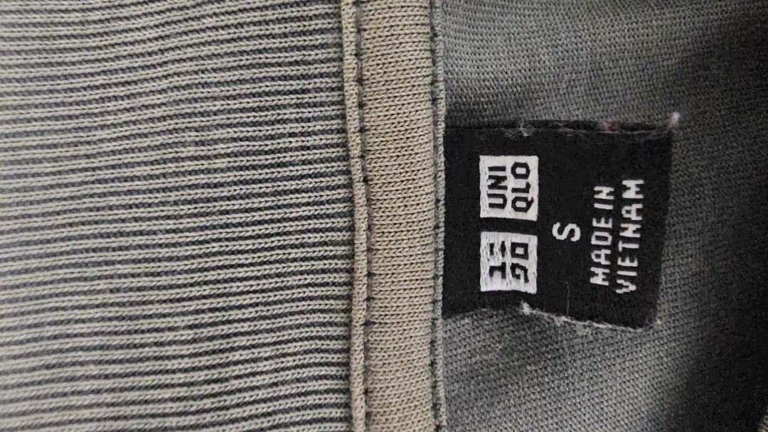 Uniqlo T-shirt (Category: Shirts) located in Manila. Submitted by dndgnzlz (Listing ID 1470829758, Image 2). Description: Brand: N/A Size: Small Worn few times Faded collar Payment first policy MOP: BPI, Gcash, Maya Courier: LBC, J&T, Lalamove, Grab.