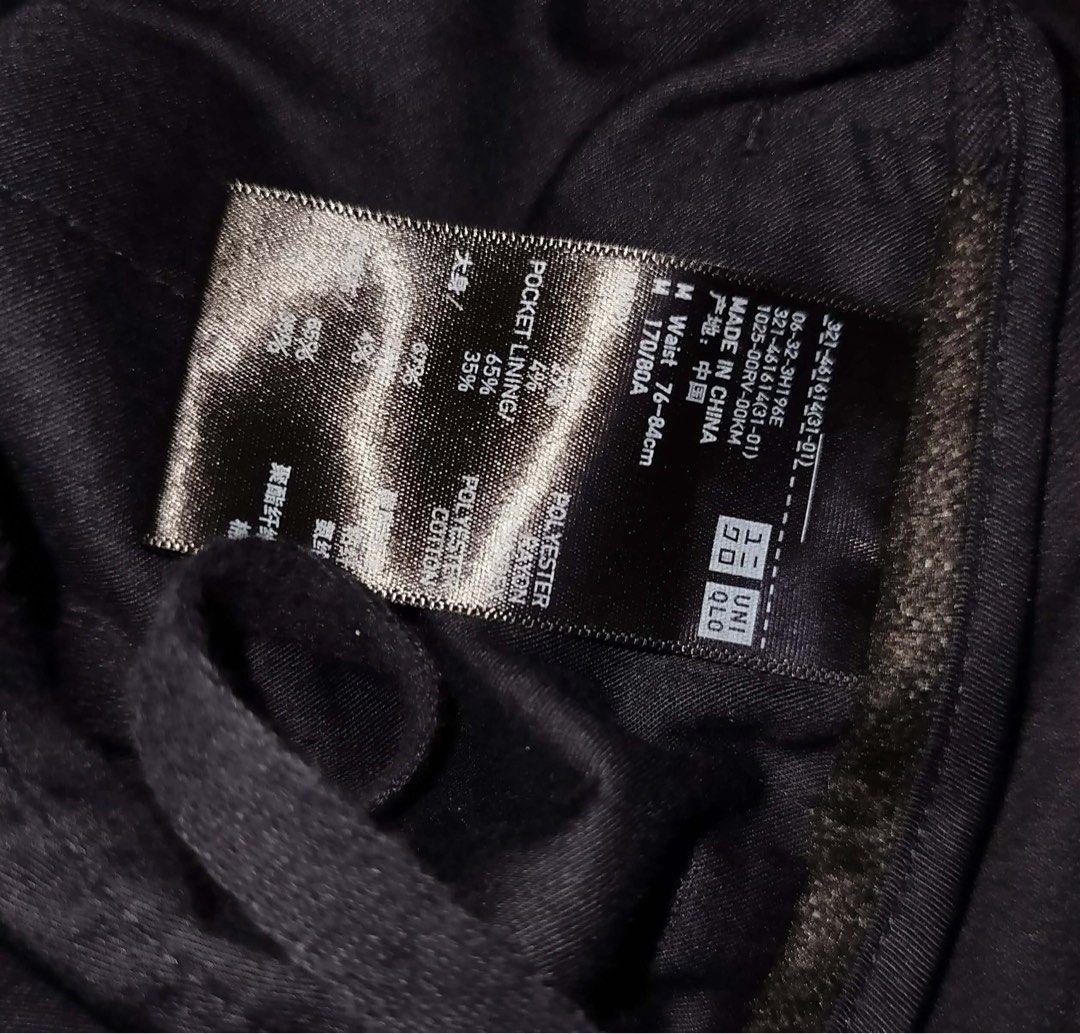 Uniqlo Tuck Wide Pants (Category: Trousers) located in Lingayen. Submitted by moreonuniqlo (Listing ID 1470746542, Image 3). Description: Navy Blue Size 34 Length 40 Good as New No Issue.