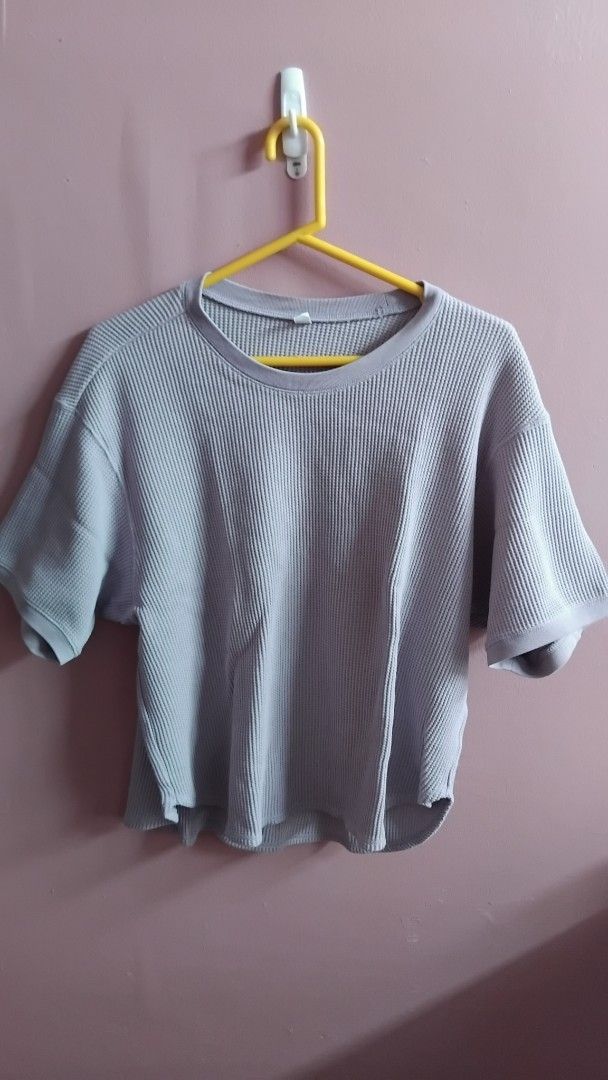 UNIQLO WAFFLE SHORT-SLEEVE TOP (Category: Tshirts & Polo Shirts ) located in Iloilo. Submitted by ayinscloset (Listing ID 1470795062, Image 1). Description: 🤍 UNIQLO WAFFLE SHORT-SLEEVE TOP Price: ₱150 (Negotiable) - Brand: UNIQLO - Size: XXL - Color: Light Gray - Condition: Pre-loved, well-maintained - Style: Relaxed-fit waffle-textured top with crew neckline and short sleeves ✨ Soft, textured fabric ✨ Comfortable for everyday wear ✨ Easy to pa