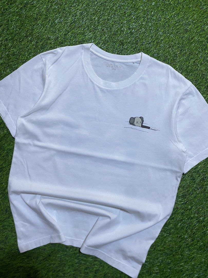 UNIQLO X KAWS (Category: Tshirts & Polo Shirts ) located in Manila. Submitted by niftythrifttt (Listing ID 1470861932, Image 2). Description: UNIQLO X KAWS SIZE L WIDTH - 20.5 LENGTH - 28 COLOR RATE 9.5 EXCELLENT CONDI NO ISSUE.
