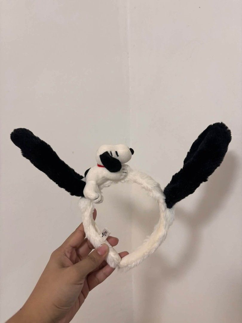Universal Studios Japan Snoopy Headband (Category: Vintage Collectibles) located in Cavite. Submitted by l1ttlelulu (Listing ID 1470850468, Image 1). Description: .