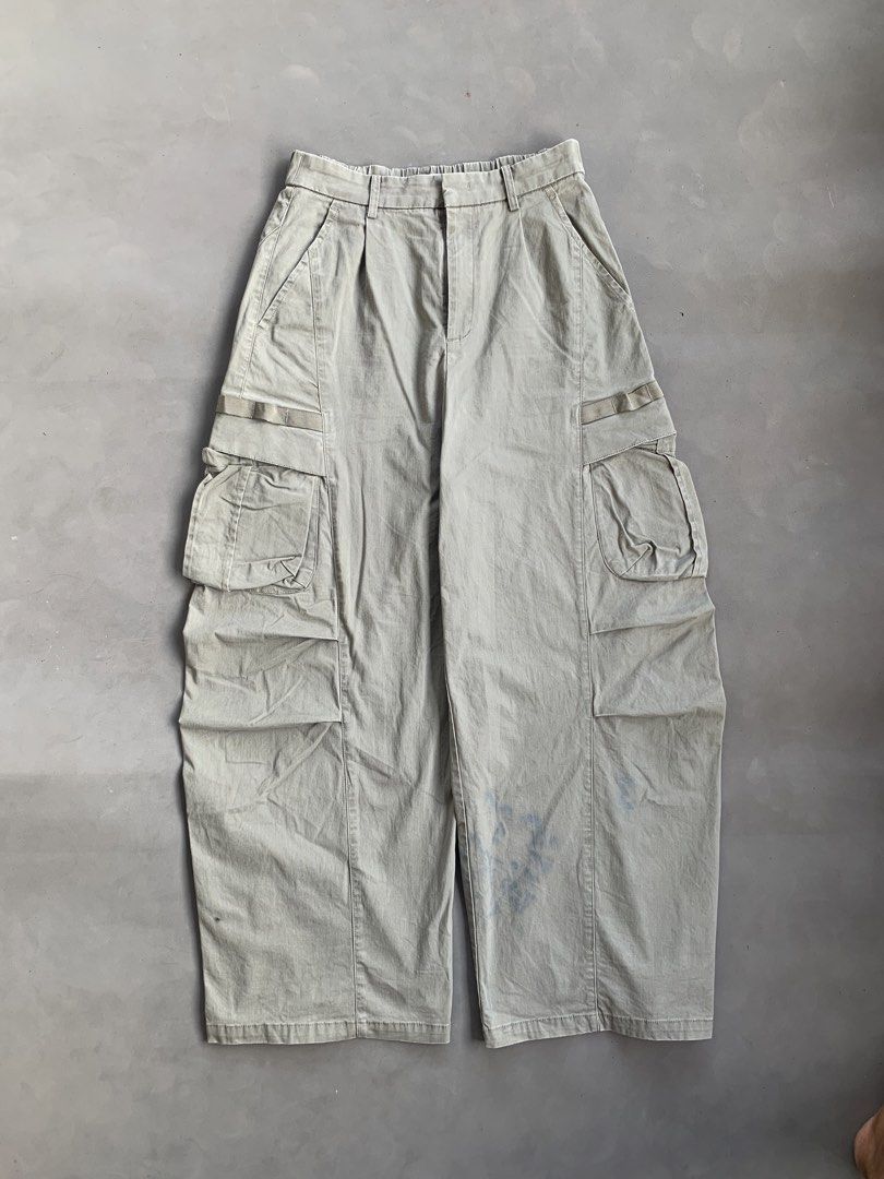 Urban Revivo Cargo Pants (Category: Jeans) located in Malinao. Submitted by nhlcrza (Listing ID 1470908086, Image 2). Description: size - M 28-34 W” x 39.5 L” 11.5 Hem” excellent condition ( has minimal color bleed stains ).