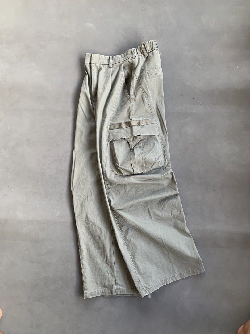 Urban Revivo Cargo Pants (Category: Jeans) located in Malinao. Submitted by nhlcrza (Listing ID 1470908086, Image 3). Description: size - M 28-34 W” x 39.5 L” 11.5 Hem” excellent condition ( has minimal color bleed stains ).