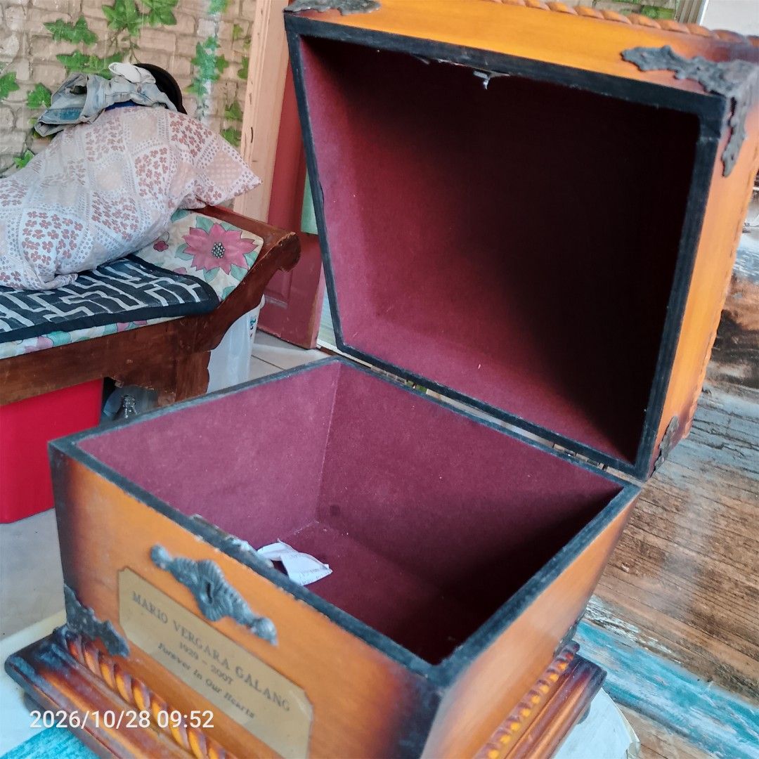 URN for sale (Category: Looking For) located in Manila. Submitted by bravebird.ea924a (Listing ID 1470772914, Image 3). Description: .