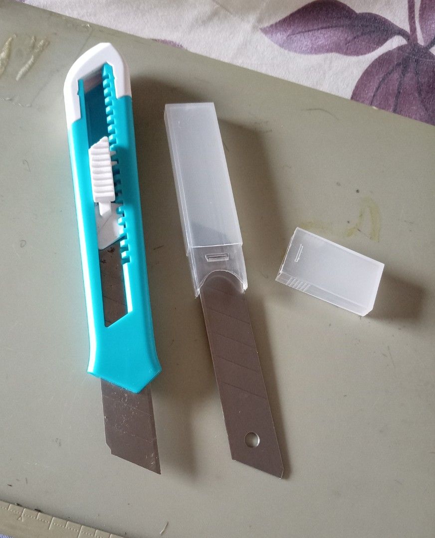 Utility Cutter Blade with Spare Blades Set (Category: Knives & Chopping Boards) located in Quezon City. Submitted by chacha30.s (Listing ID 1470802485, Image 2). Description: - Color: Turquoise and white - Mechanism: Secure sliding lock for safe usage - Blade Type: Standard snap-off style - Inclusions: Clear plastic spare blades case with 2 replacement blades - Best For: Crafting, opening packages, and general cutting tasks. . Text me at 09277152
