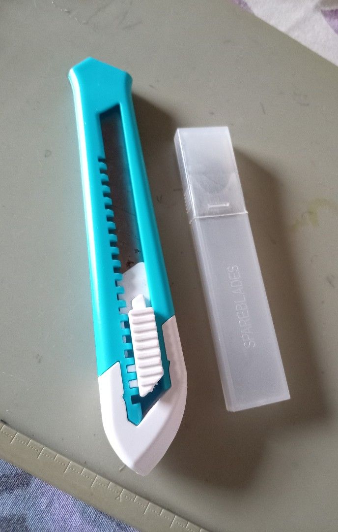 Utility Cutter Blade with Spare Blades Set (Category: Knives & Chopping Boards) located in Quezon City. Submitted by chacha30.s (Listing ID 1470802485, Image 1). Description: - Color: Turquoise and white - Mechanism: Secure sliding lock for safe usage - Blade Type: Standard snap-off style - Inclusions: Clear plastic spare blades case with 2 replacement blades - Best For: Crafting, opening packages, and general cutting tasks. . Text me at 09277152