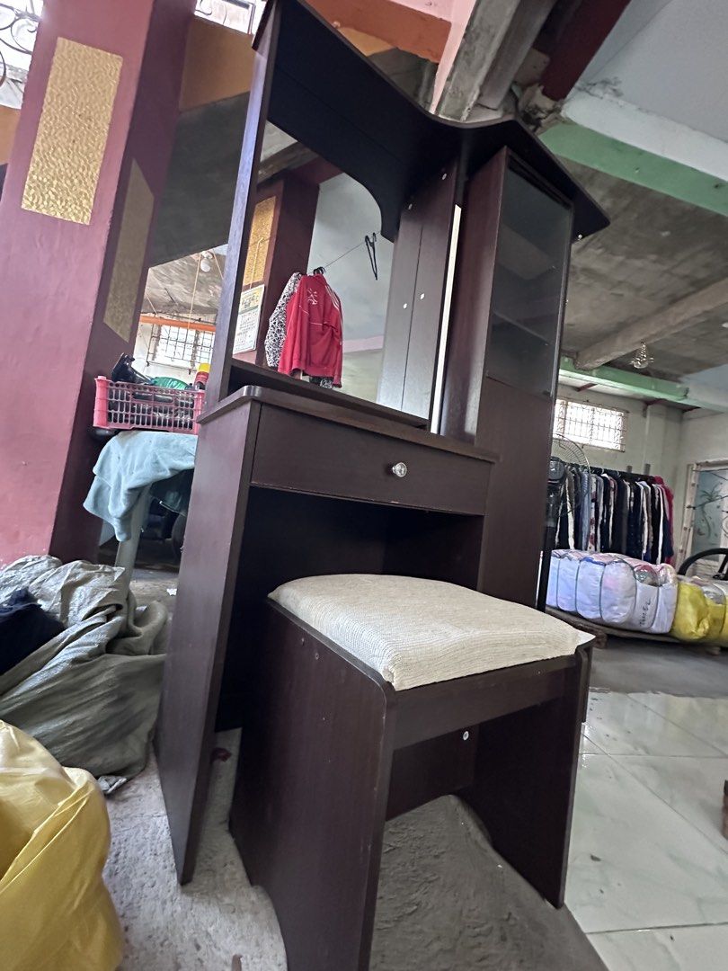 Vanity Cabinet (Category: Shelves, Cabinets & Racks) located in Los Banos. Submitted by titoby (Listing ID 1470801055, Image 1). Description: USED Vanity Cabinet ₱2,500 Used cabinet 116x40x164cm Collection: Jardin Leonila Subd. Maahas LB **Pick up only, no delivery**.