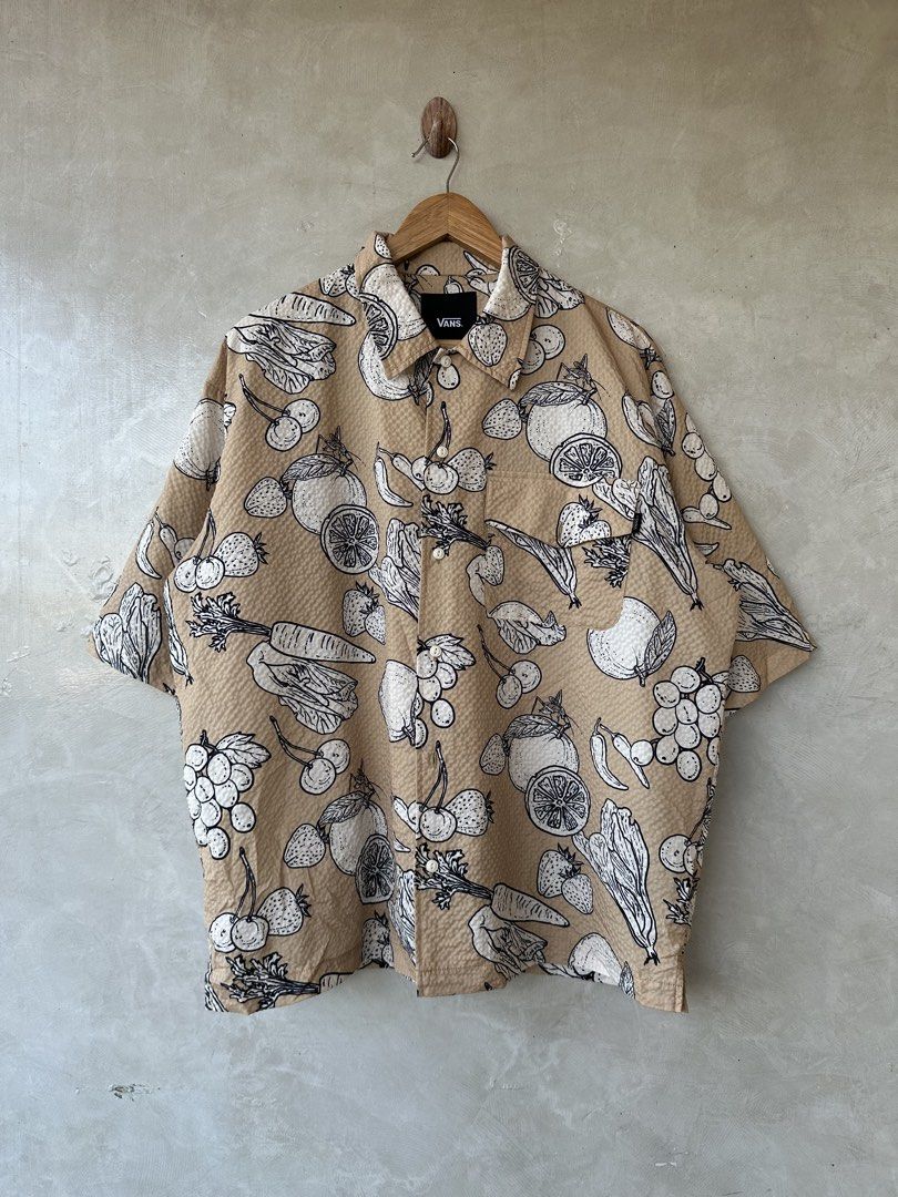 VANS AOP PRINT OVERSIZED POLO (Category: Tshirts & Polo Shirts ) located in Cavite. Submitted by second_story_ph (Listing ID 1470827286, Image 2). Description: VANS AOP PRINT OVERSIZED POLO Size: Small Dimension: 25” Width / 28” Length Condition: Like New.