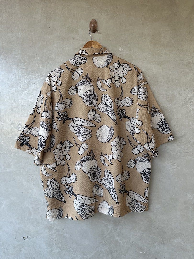 VANS AOP PRINT OVERSIZED POLO (Category: Tshirts & Polo Shirts ) located in Cavite. Submitted by second_story_ph (Listing ID 1470827286, Image 3). Description: VANS AOP PRINT OVERSIZED POLO Size: Small Dimension: 25” Width / 28” Length Condition: Like New.