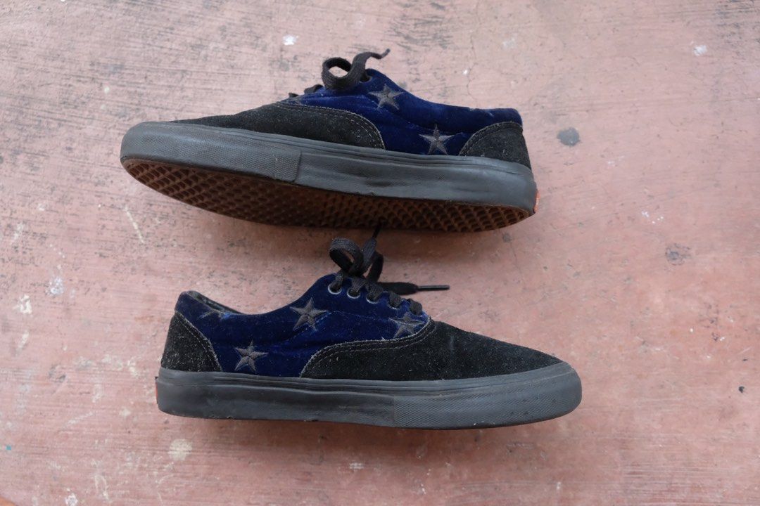 vans supreme velvet stars (Category: Sneakers) located in Cainta. Submitted by plus.eighty.one (Listing ID 1470817951, Image 3). Description: vans x supreme velvet stars size 9 condition : 8/10 heeldrag, light sep at sides can be reglued, no box p 2000 + sf.