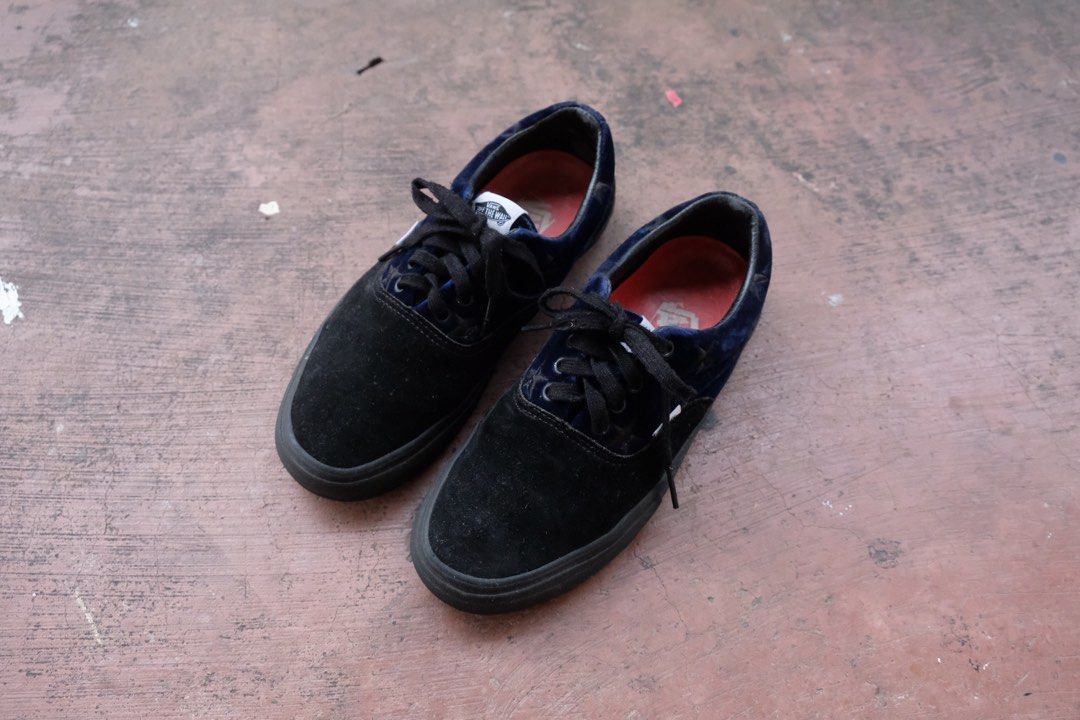 vans supreme velvet stars (Category: Sneakers) located in Cainta. Submitted by plus.eighty.one (Listing ID 1470817951, Image 1). Description: vans x supreme velvet stars size 9 condition : 8/10 heeldrag, light sep at sides can be reglued, no box p 2000 + sf.