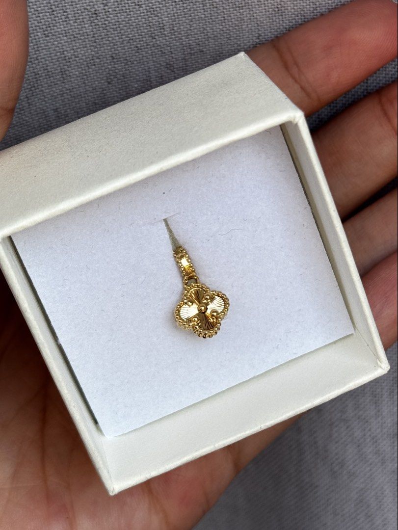 VCA 18K Gold Pendant (Pendant Only) (Category: Necklaces) located in Manila. Submitted by magallanes11463 (Listing ID 1470868233, Image 1). Description: - Elegant gold necklace featuring a VCA insipred pendant - pendant only - Stamped hallmark visible on the bail for authenticity - Clean, polished metal finish all around -bought in dubai - 1.1 g .