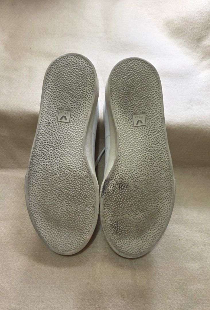 Veja White Leather Sneakers Size US 10 / EU 43 (Category: Sneakers) located in Pasig City. Submitted by declutteringcart (Listing ID 1470773409, Image 2). Description: • needs cleaning • no box 🔸️ sf shouldered by buyer 🔸️ no reservation, first to pay gets the item 🔸️ take all as is. kindly check all photos for condition 🔸️ no lowballing please.
