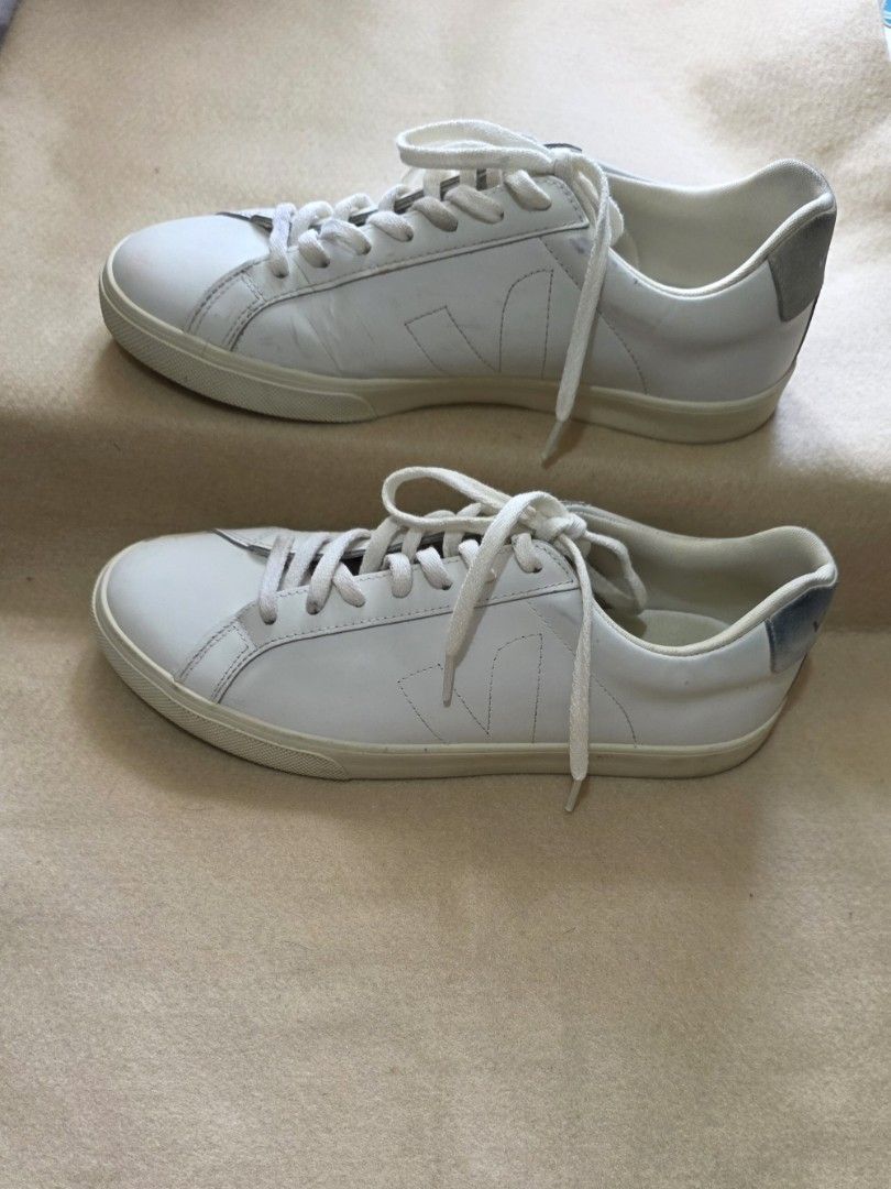 Veja White Leather Sneakers Size US 10 / EU 43 (Category: Sneakers) located in Pasig City. Submitted by declutteringcart (Listing ID 1470773409, Image 3). Description: • needs cleaning • no box 🔸️ sf shouldered by buyer 🔸️ no reservation, first to pay gets the item 🔸️ take all as is. kindly check all photos for condition 🔸️ no lowballing please.