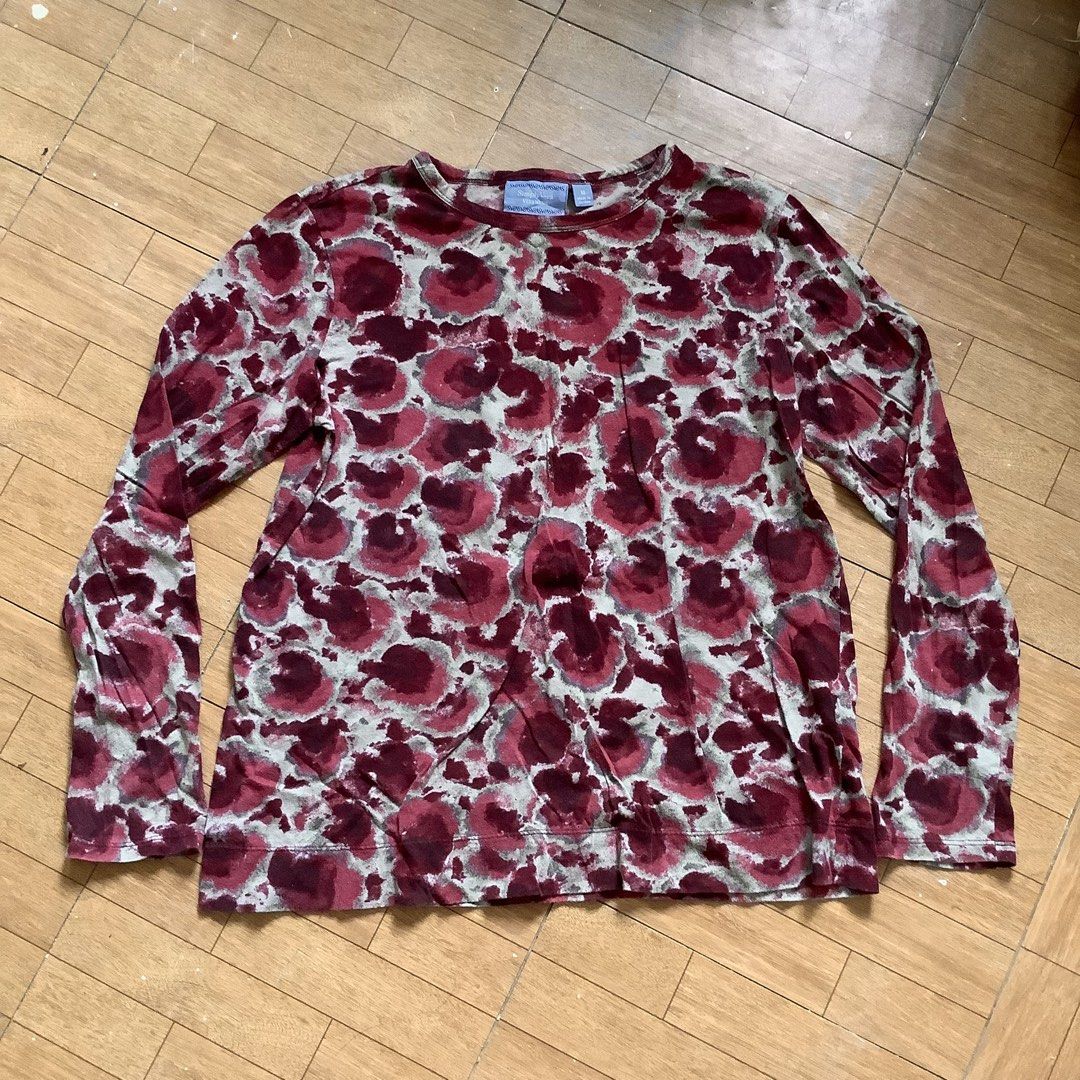 VERA WANG red y2k graphic top (Category: Longsleeves) located in Santa Rosa. Submitted by lilyestrell (Listing ID 1470840844, Image 3). Description: size: medium.