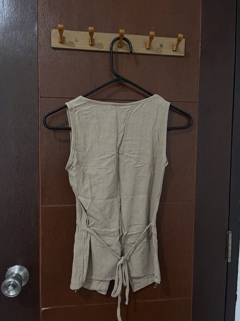 Vest Sleeveless Top (Brown) (Category: Sleeveless) located in Quezon City. Submitted by juliannecoleen (Listing ID 1470801103, Image 2). Description: Worn once.
