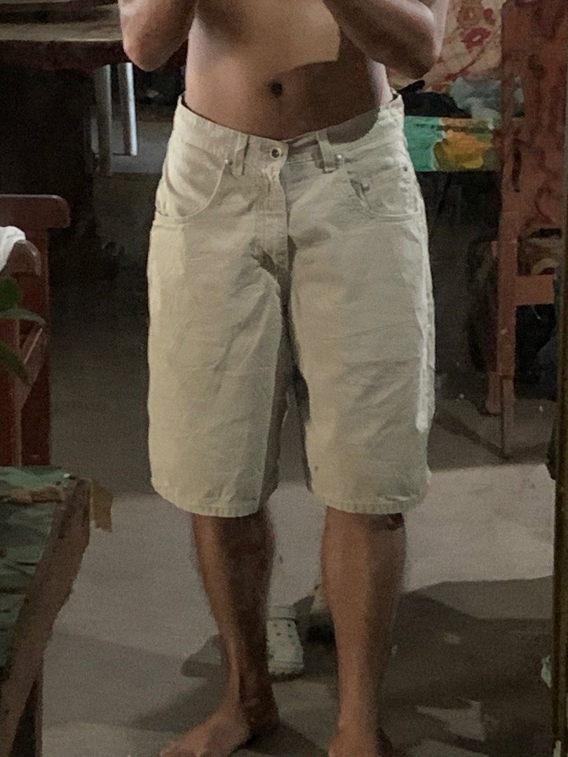 Vintage 1990s Levis SilverTab Khakis Baggy Short (Category: Shorts) located in Cebu City. Submitted by handpickedxthrift (Listing ID 1470869992, Image 2). Description: Vintage 1990s Levis SilverTab Khakis Baggy Short👀 Good as new 2nd Pic When worn✌️ 30w x 22L No issue Color rate 10/10 DM interested📩.