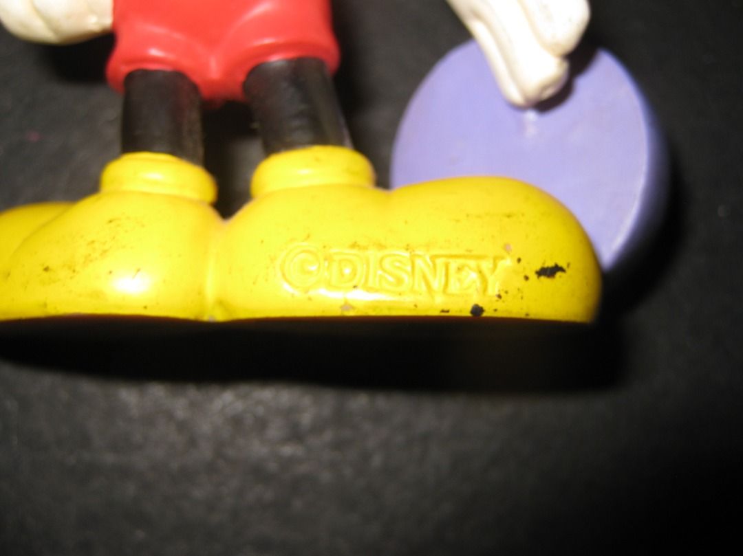 Vintage 1990's Mickey Mouse Holding Watch (Category: Vintage Collectibles) located in Baguio. Submitted by mrbrunno (Listing ID 1470849766, Image 3). Description: 1990's Mickey Mouse Holding Watch Works but will need new battery. Came in collection i purchased in Ohio & been packed away since..
