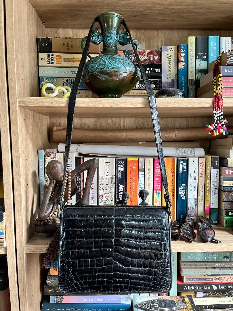 Vintage Black Alligator Skin Shoulder Bag (Category: Shoulder Bags) located in Makati City. Submitted by Ina_Ndang (Listing ID 1470821621, Image 1). Description: Vintage black alligator skin leather shoulder bag Can be used as clutch or evening bag No major flaws but has some rubs and scuffs as expected of a vintage bag. Not powdery inside but has some cracks on leather lining inside. Does not affect functionality. Can fit basic essentials such a