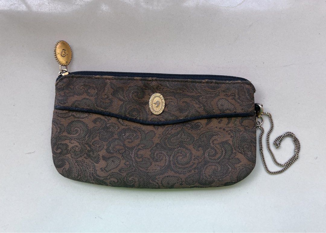 Vintage Brown Pouch (Category: Purses & Pouches) located in Imus. Submitted by lfhandycamplsdmme (Listing ID 1470806599, Image 1). Description: Color might be lighter or darker in real life. Leather Thrifted Issue: Wear sign Location: Imus City, Cavite Reminders! Strictly no returns, no refunds, no exchange. This is a preloved item please manage your expectations. We’re not reliable for any damages that may occur during the delivery process. Ever