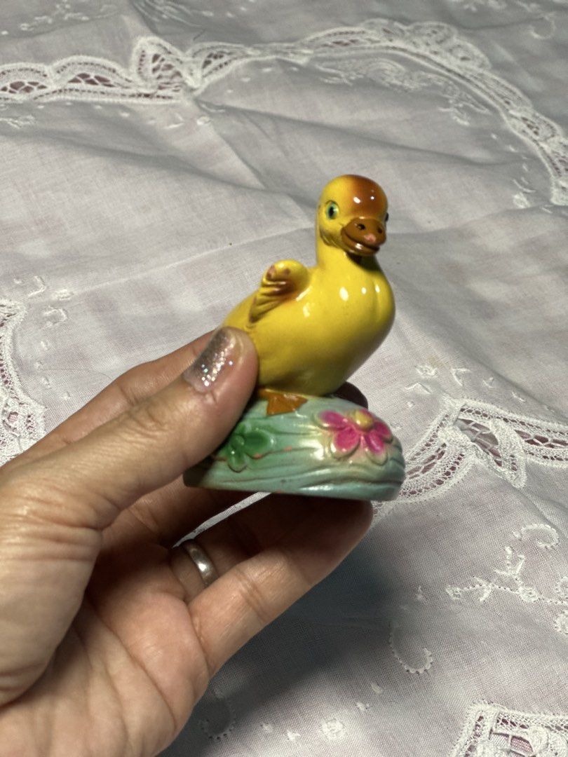 vintage ceramic duckling figurine pencil sharpener (Category: Vintage Collectibles) located in Davao. Submitted by favoritepreloved (Listing ID 1470870841, Image 1). Description: 💜 7cm height.