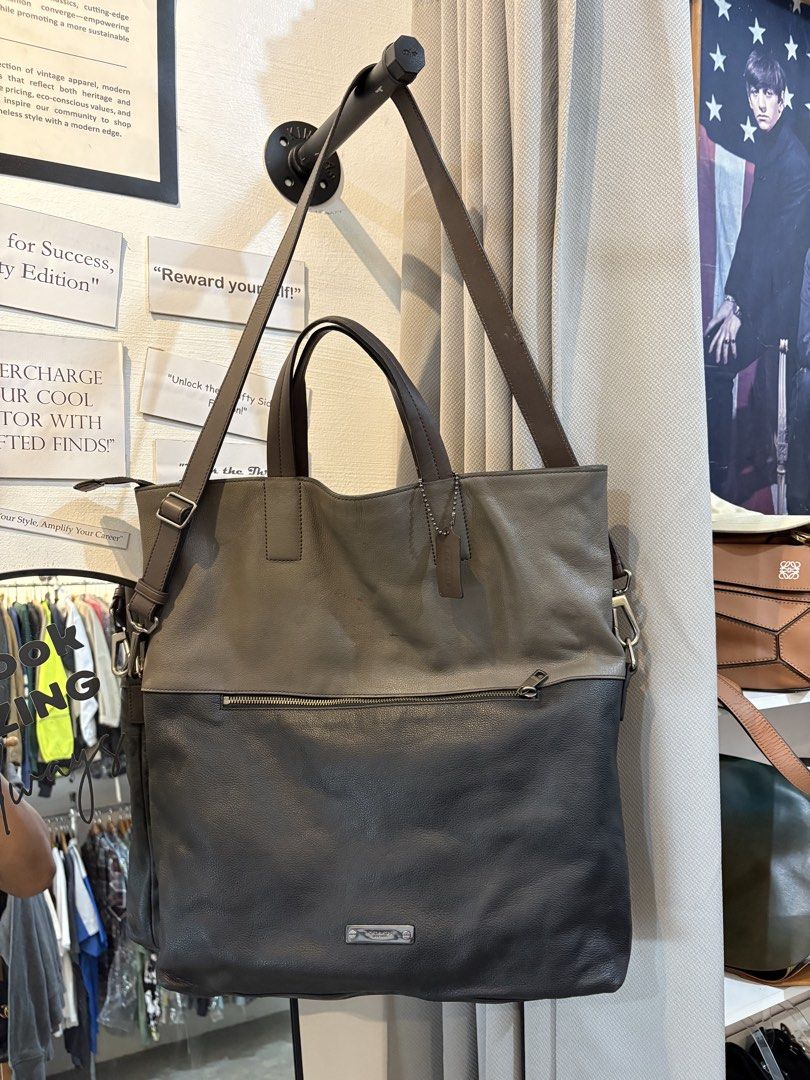 Vintage Coach Bag (Category: Luxury Bags & Wallets) located in Echague. Submitted by jake_rc (Listing ID 1470755219, Image 1). Description: Vintage Coach Bag 18 x 14.5 x 2.5 Leather Issue: scratch/edge paint cracks (see photos) Price 980 plus SF.