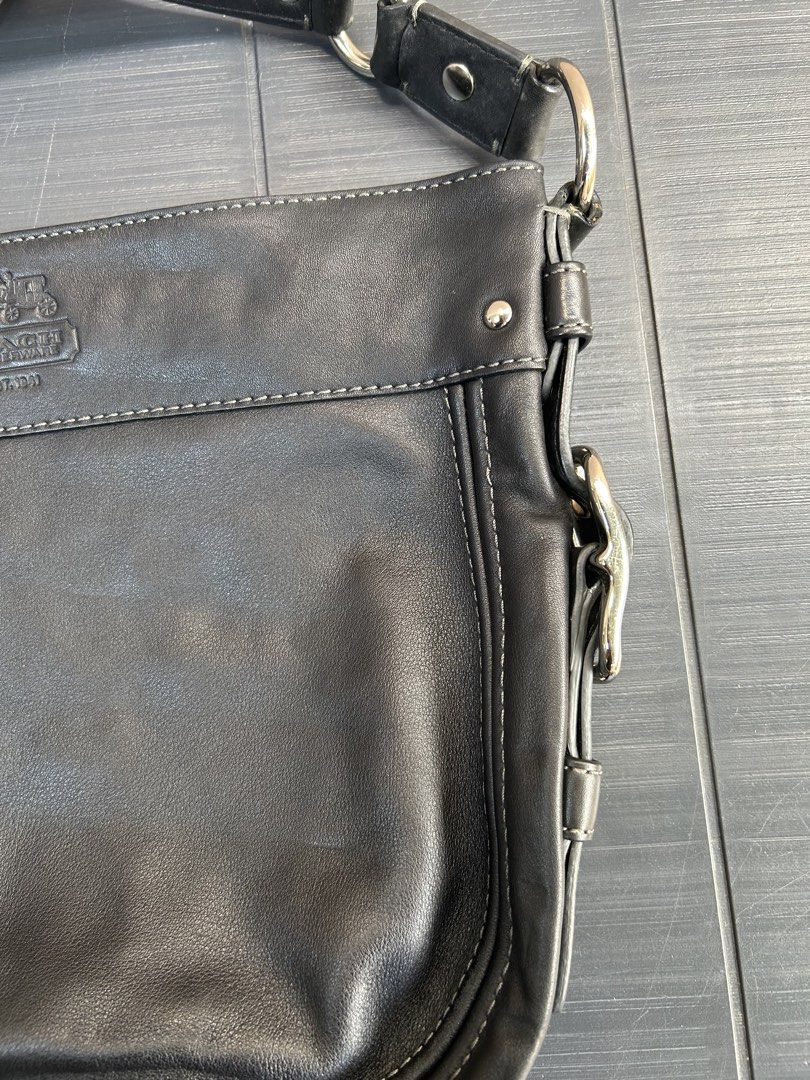 Vintage coach zoe hobo (Category: Shoulder Bags) located in Angeles City. Submitted by reyhermano07 (Listing ID 1470793651, Image 3). Description: Vintage coach zoe hobo Size. Large to med Good Condition No Issue.