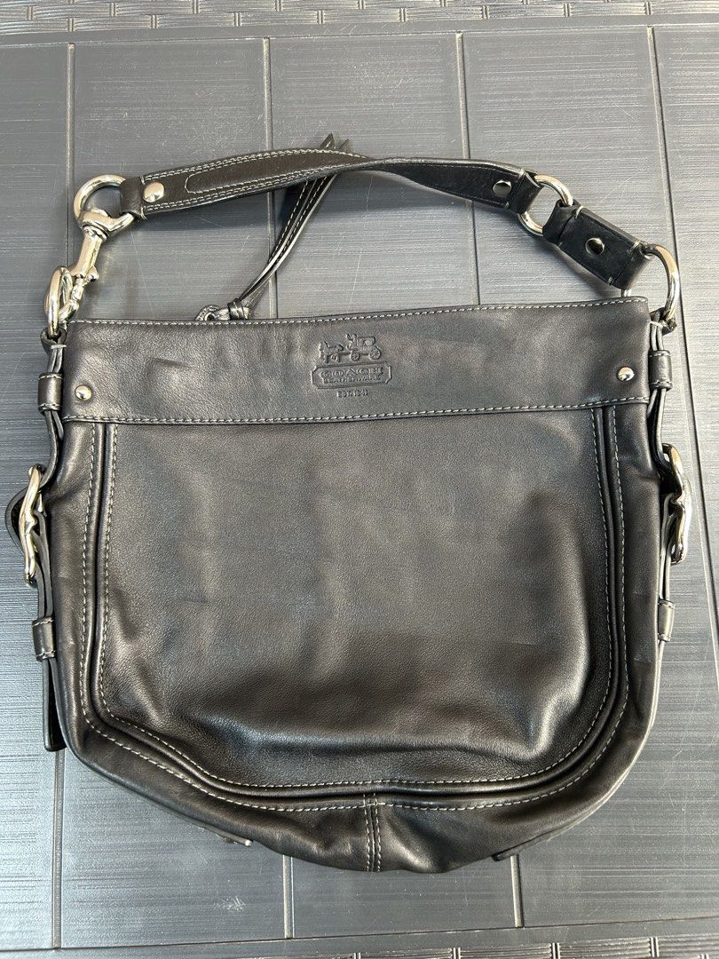 Vintage coach zoe hobo (Category: Shoulder Bags) located in Angeles City. Submitted by reyhermano07 (Listing ID 1470793651, Image 1). Description: Vintage coach zoe hobo Size. Large to med Good Condition No Issue.