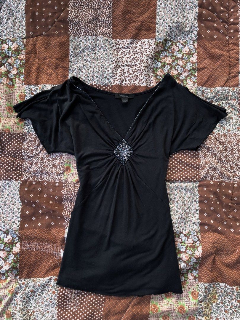 vintage express y2k batwing 2000's style (Category: Blouses) located in Butuan. Submitted by kittyfinds444 (Listing ID 1470818480, Image 2). Description: • size: small to medium • bought from US arrivals. • lowballers will be ignored. not selling it for lower price. willing to keep! •please check the photos before claiming. do not offer if unsure & still canvasing. we don’t accept unsure offers unless it’s paid to avoid conflicts. .