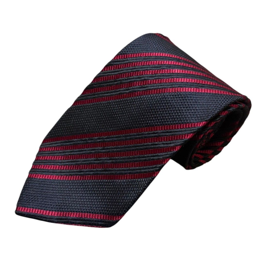 VINTAGE HUGO BOSS SILK NECKTIE (Category: Ties) located in Dinalupihan. Submitted by aizzeestuffs (Listing ID 1470820098, Image 1). Description: Color may vary due to lighting. Pm for more Details. Old Money Luxury Designer..