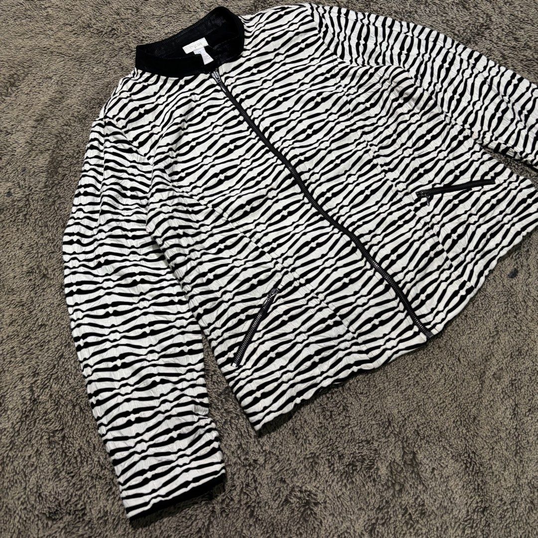 Vintage Japanese Casual Zebra Blazer (Category: Coats, Jackets and Outerwear) located in La Trinidad. Submitted by lygin (Listing ID 1470823716, Image 3). Description: Price : 80 Pesos Brand : Chicos Type : Vintage Japanese Casual Zebra Blazer Size: Medium Width : 20” Length : 24” Condition : Excellent Color rate : 10/10 PS : Super Ganda at quality ng tela nya 🫶🏻 - Color May Vary Due To Lightings.