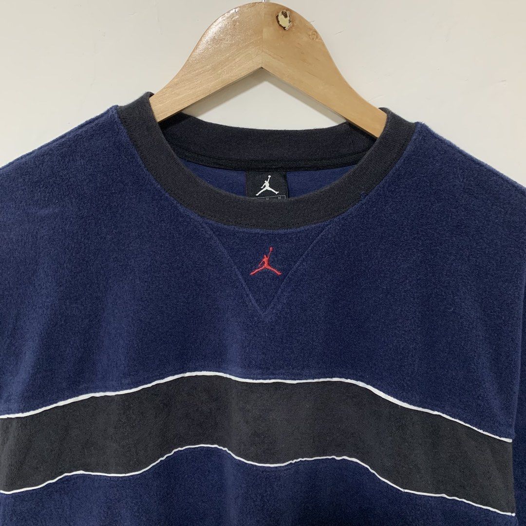 Vintage jordan mid logo (Category: Tshirts & Polo Shirts ) located in Cavite. Submitted by yobubsss (Listing ID 1470909540, Image 2). Description: Size medium 23w 31L Good condition No issue.